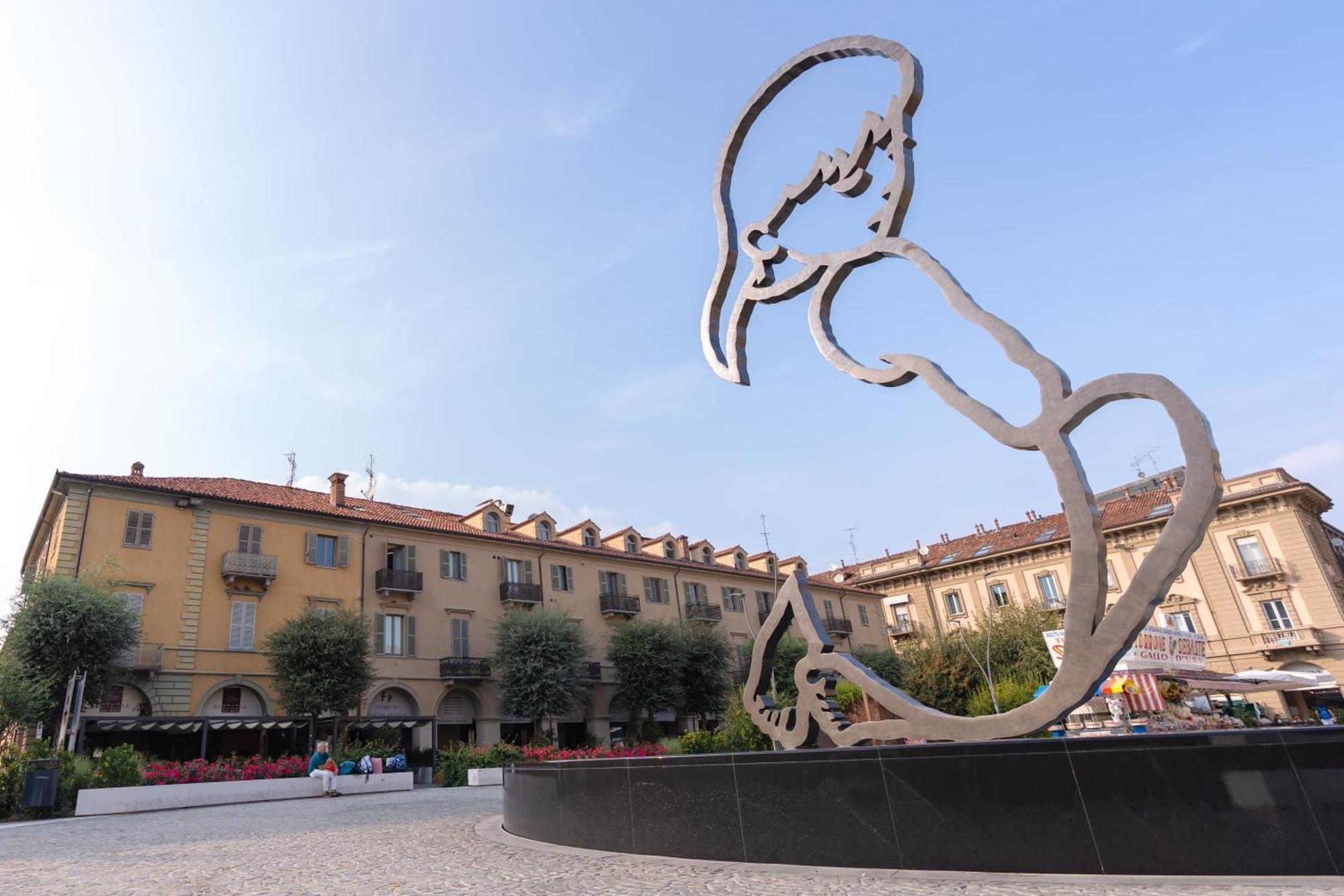 Piazza Michele Ferrero - Sulla Piazza Centrale Alba  Exteriör bild
